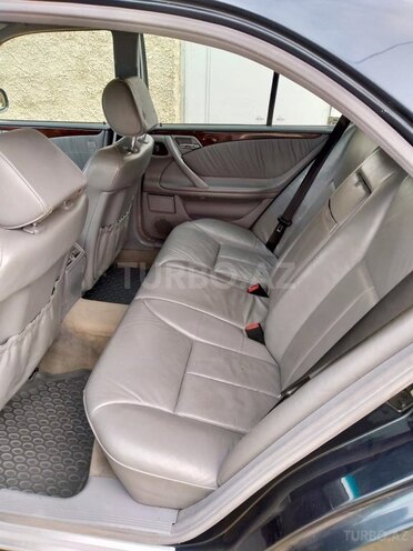 Mercedes E 220 2001, 408,500 km - 2.2 л - Bakı