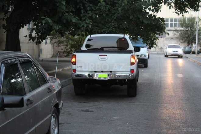 Mitsubishi L200 2008, 167,000 km - 3.5 l - Bakı