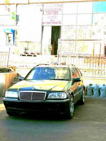 Mercedes C 220 2000, 299,000 km - 2.2 l - Bakı