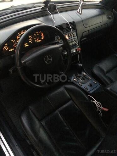 Mercedes C 220 2000, 299,000 km - 2.2 l - Bakı