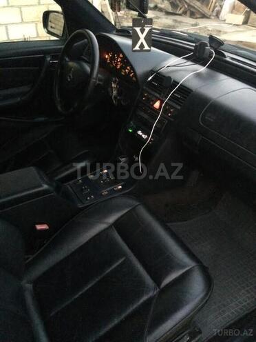 Mercedes C 220 2000, 299,000 km - 2.2 l - Bakı