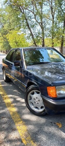 Mercedes 190 1990, 290,000 km - 2.0 l - Şəki
