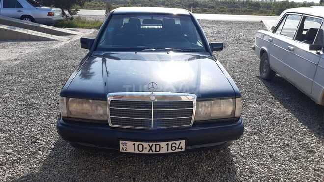 Mercedes 190 1988, 235,000 km - 2.0 l - Salyan