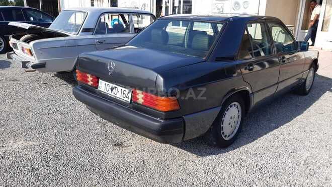 Mercedes 190 1988, 235,000 km - 2.0 l - Salyan