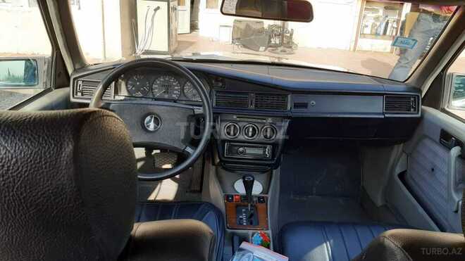 Mercedes 190 1988, 235,000 km - 2.0 l - Salyan