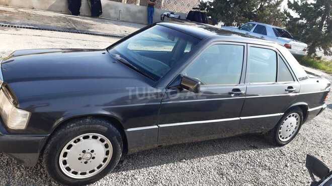 Mercedes 190 1988, 235,000 km - 2.0 l - Salyan
