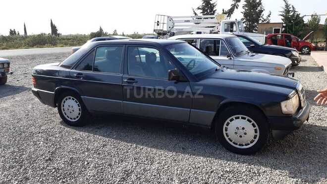 Mercedes 190 1988, 235,000 km - 2.0 l - Salyan