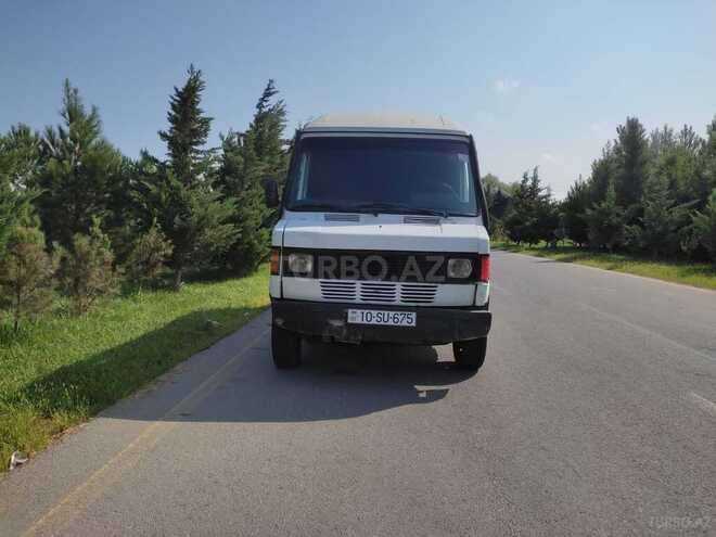 Mercedes 208 D 1991, 260,000 km - 2.4 л - Bakı
