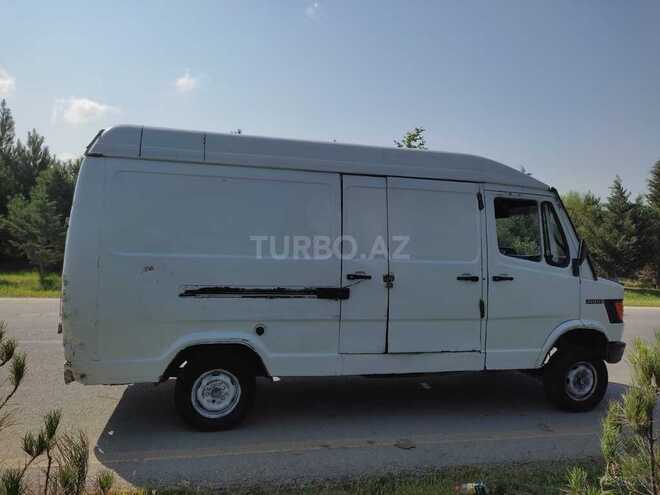 Mercedes 208 D 1991, 260,000 km - 2.4 л - Bakı