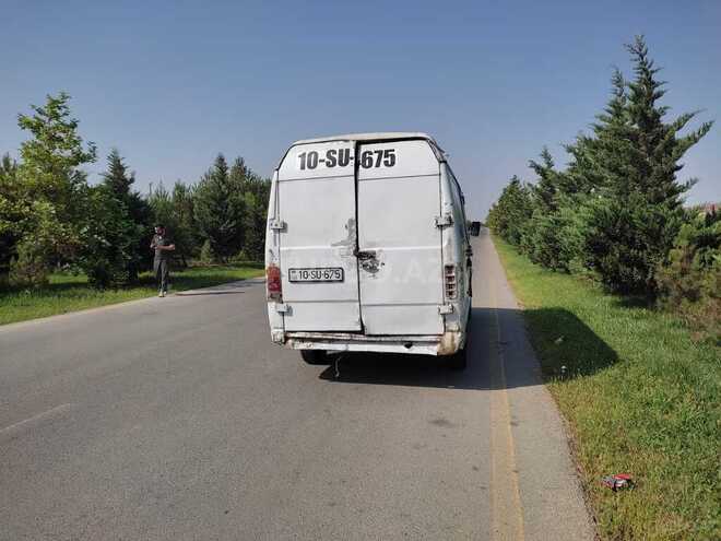 Mercedes 208 D 1991, 260,000 km - 2.4 л - Bakı