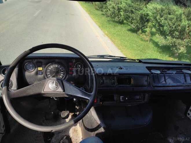 Mercedes 208 D 1991, 260,000 km - 2.4 л - Bakı