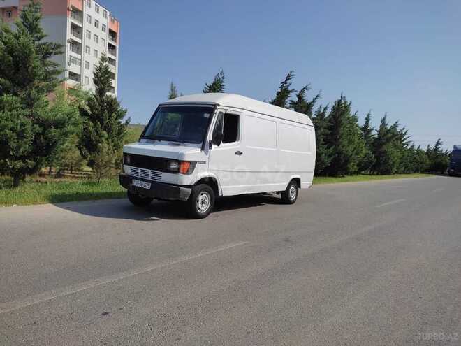 Mercedes 208 D 1991, 260,000 km - 2.4 л - Bakı