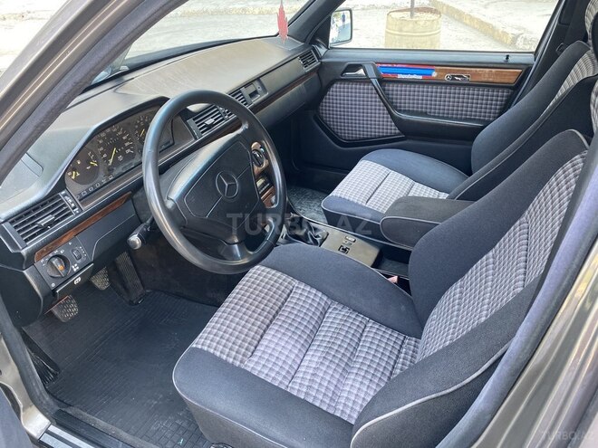 Mercedes E 230 1993, 260,000 km - 2.3 l - Sumqayıt