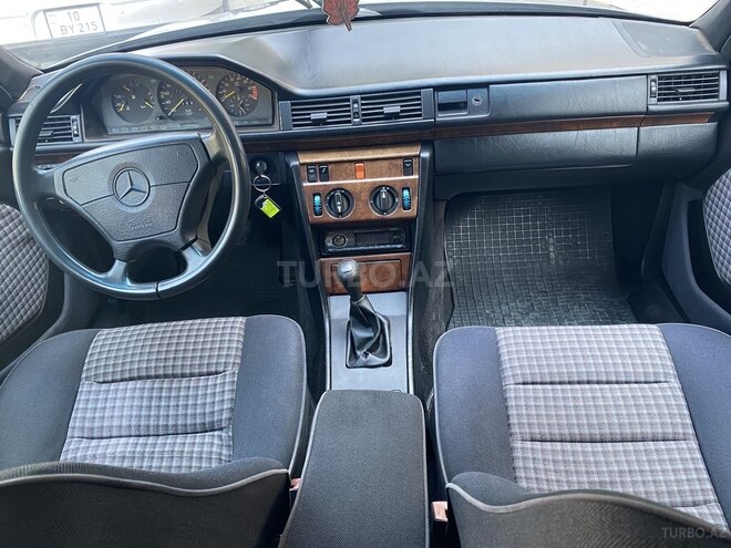 Mercedes E 230 1993, 260,000 km - 2.3 l - Sumqayıt