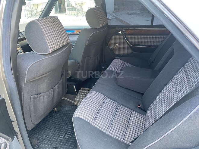 Mercedes E 230 1993, 260,000 km - 2.3 l - Sumqayıt