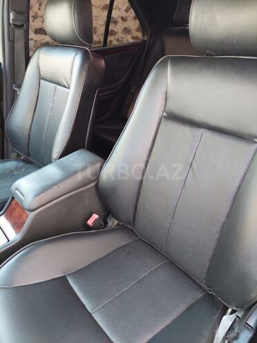 Mercedes E 220 2001, 350,000 km - 2.2 l - Zaqatala