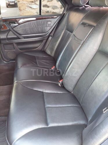 Mercedes E 220 2001, 350,000 km - 2.2 l - Zaqatala