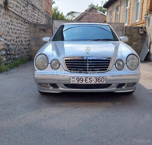 Mercedes E 220 2001, 350,000 km - 2.2 l - Zaqatala