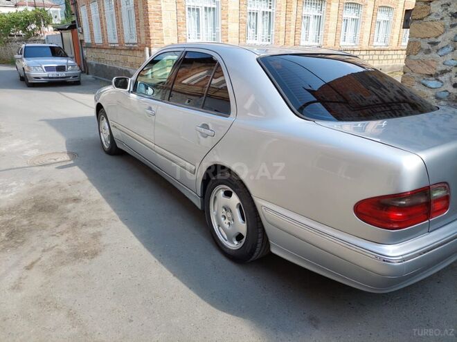 Mercedes E 220 2001, 350,000 km - 2.2 l - Zaqatala