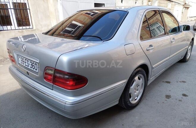 Mercedes E 220 2001, 350,000 km - 2.2 l - Zaqatala