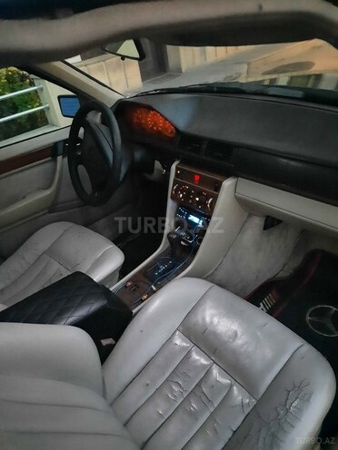 Mercedes E 220 1993, 565,341 km - 2.2 l - Bakı
