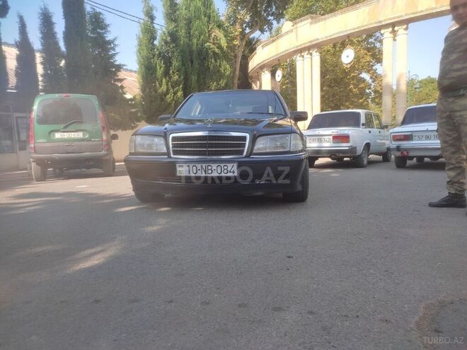 Mercedes C 240 2000, 376,257 km - 2.4 l - Tovuz
