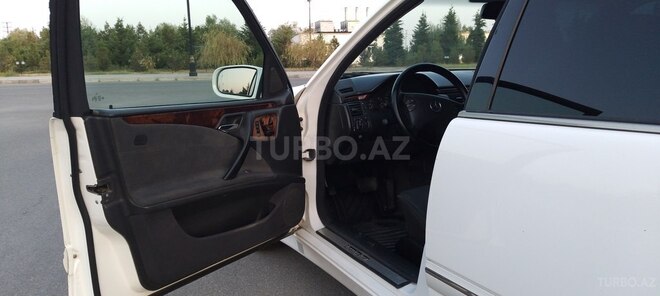 Mercedes E 240 2001, 325,000 km - 2.6 l - Ağdaş