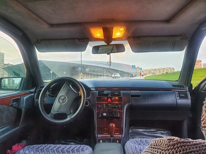 Mercedes E 230 1997, 398,000 km - 2.3 l - Bakı