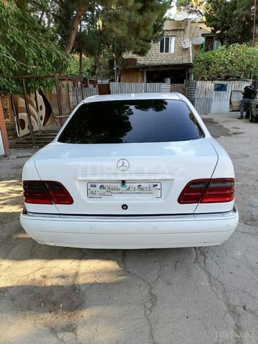 Mercedes E 220 1998, 300,000 km - 2.2 л - Bakı