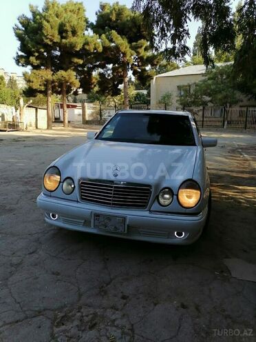 Mercedes E 220 1998, 300,000 km - 2.2 л - Bakı