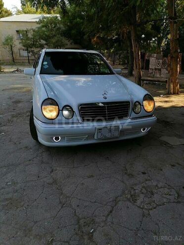 Mercedes E 220 1998, 300,000 km - 2.2 л - Bakı