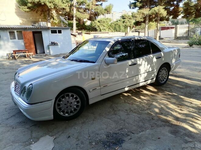 Mercedes E 220 1998, 300,000 km - 2.2 л - Bakı