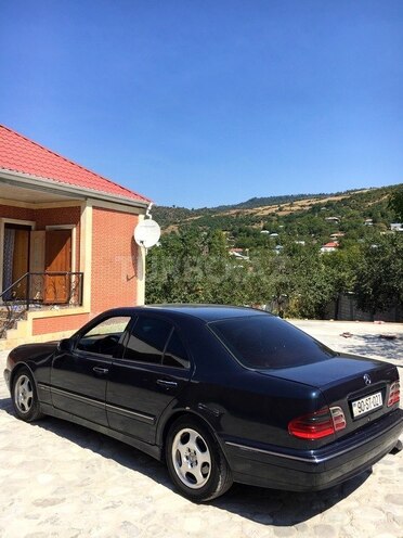 Mercedes E 270 1999, 412,000 km - 2.7 л - Bakı