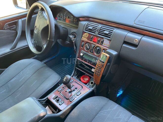 Mercedes E 240 2000, 395,999 km - 2.6 л - Bakı