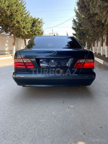 Mercedes E 240 2000, 395,999 km - 2.6 л - Bakı