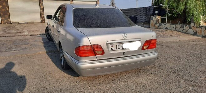 Mercedes E 200 1995, 271,750 km - 2.0 л - Yevlax