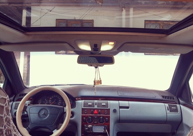 Mercedes E 200 1995, 271,750 km - 2.0 л - Yevlax