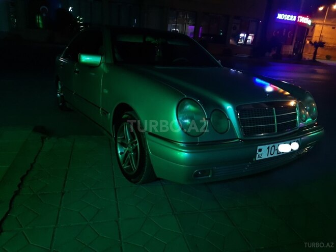 Mercedes E 200 1995, 271,750 km - 2.0 л - Yevlax