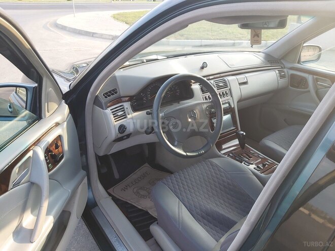 Mercedes E 240 2001, 401,000 km - 2.6 l - Bakı
