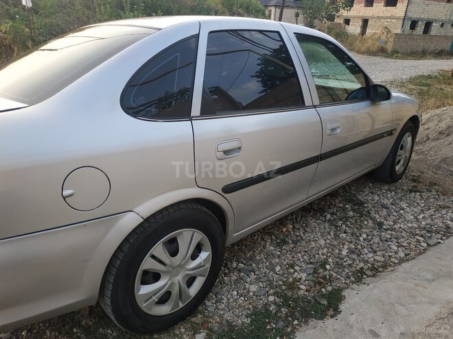 Opel Vectra 1996, 434,432 km - 1.6 l - Qusar