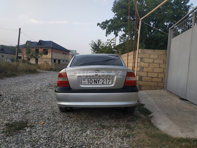 Opel Vectra 1996, 434,432 km - 1.6 l - Qusar