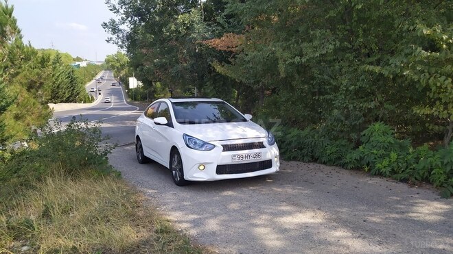 Hyundai Accent 2012, 97,098 km - 1.6 л - Qusar