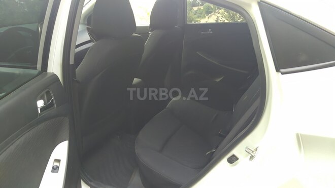 Hyundai Accent 2012, 97,098 km - 1.6 л - Qusar