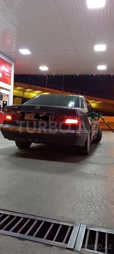 Mercedes E 240 2000, 250,000 km - 2.4 л - Bakı