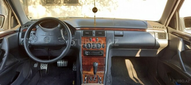 Mercedes E 240 2000, 250,000 km - 2.4 л - Bakı