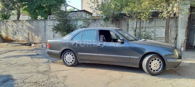 Mercedes E 240 2000, 250,000 km - 2.4 л - Bakı