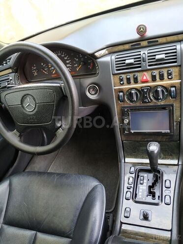 Mercedes E 300 1996, 330,000 km - 3.0 l - Bakı