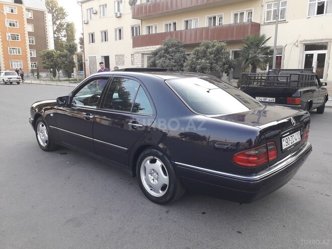Mercedes E 240 1998, 374,000 km - 2.4 l - Ağcabədi