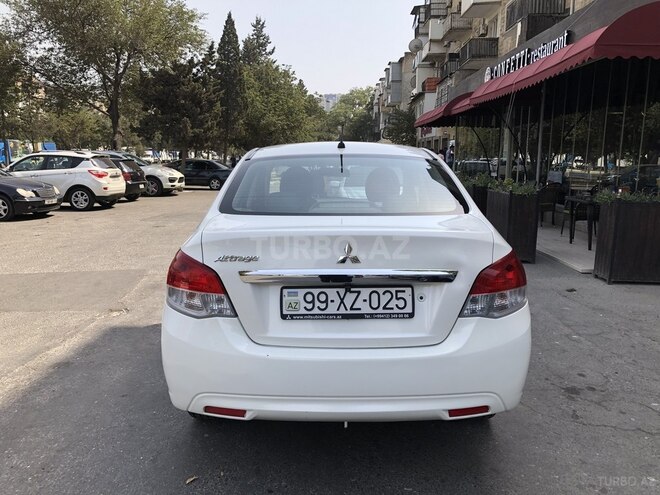 Mitsubishi Attrage 2014, 104,000 km - 1.2 л - Bakı