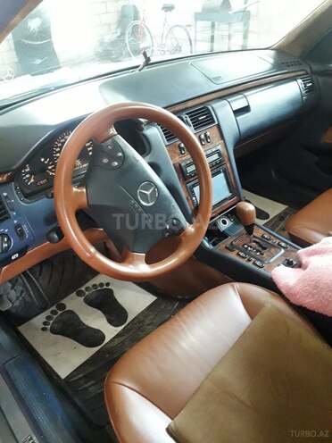 Mercedes E 270 2000, 415,000 km - 2.7 l - Bərdə